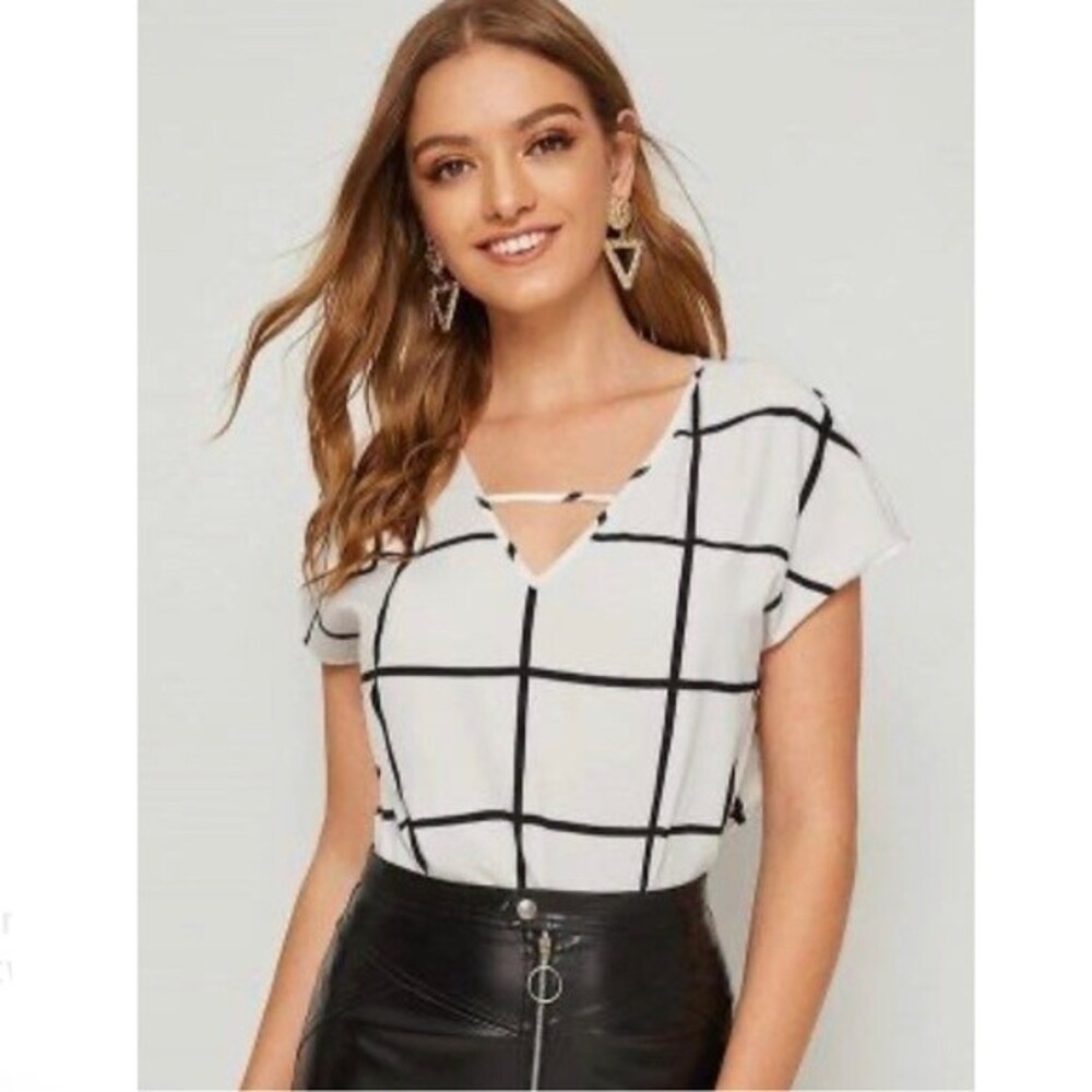Black and white V-neck grid pattern top size small